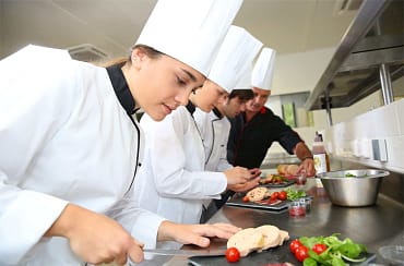 Os-5-Melhores-Presentes-para-Ajudante-de-Cozinha